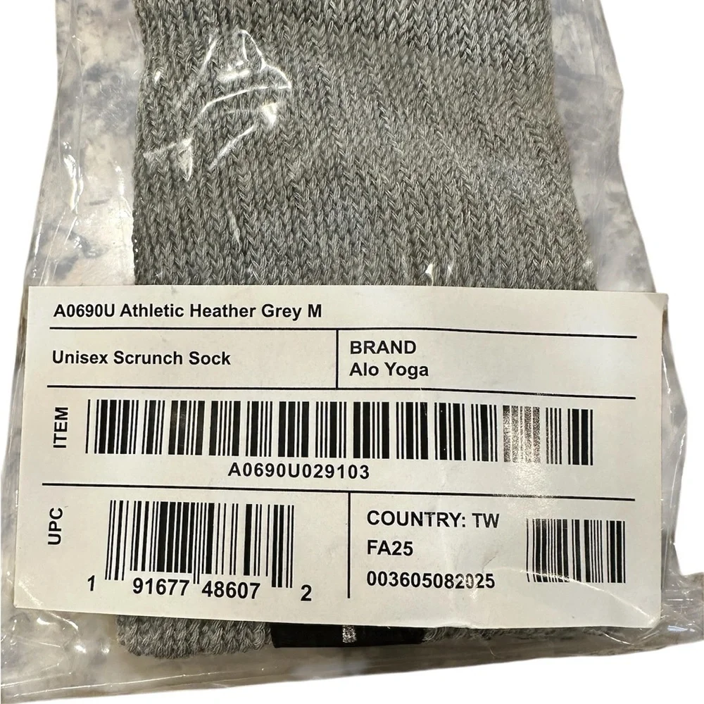 ALO Yoga Athletic Heather Gray Unisex Scrunch Socks Medium NWT (authentic)